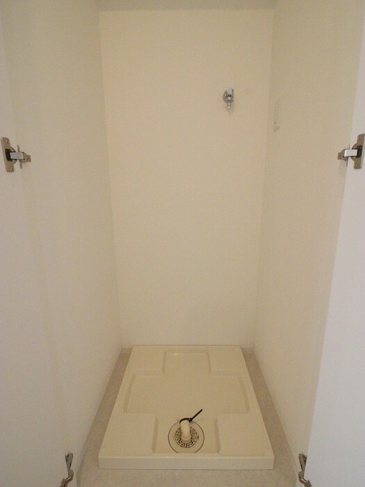 物件内観写真16　(洗濯機置場)