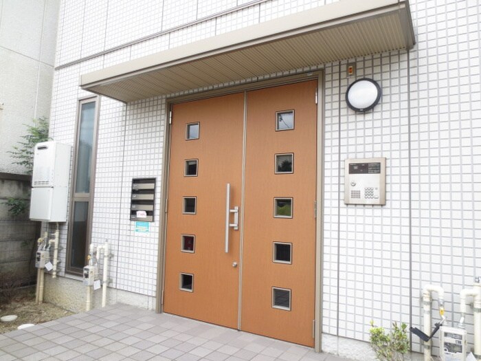 物件外観写真3　(エントランス部分)