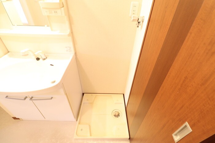 物件内観写真12　(洗濯機置場)