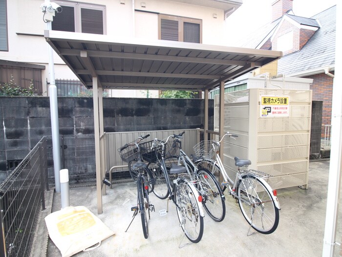 物件外観写真4　(駐輪場)