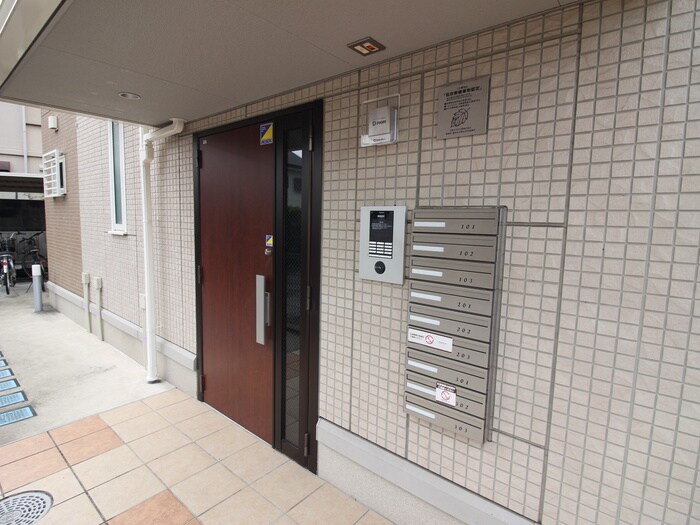 物件外観写真5　(エントランス部分)