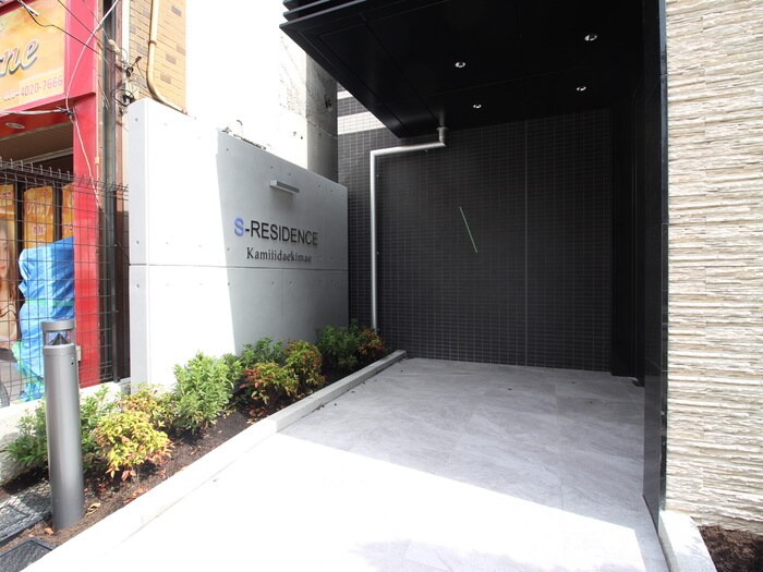 物件外観写真2　(エントランス部分)