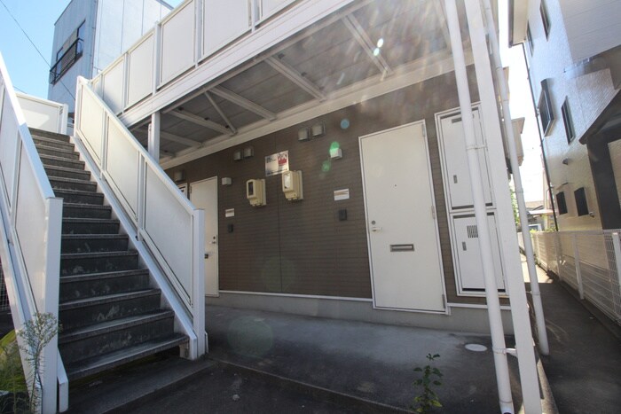 物件外観写真4　(エントランス部分)