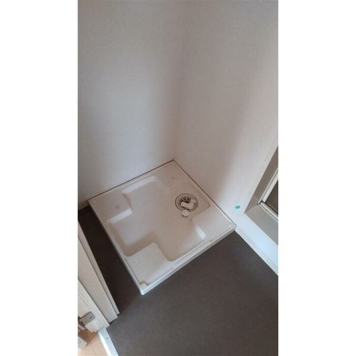 物件内観写真11　(洗濯機置場)