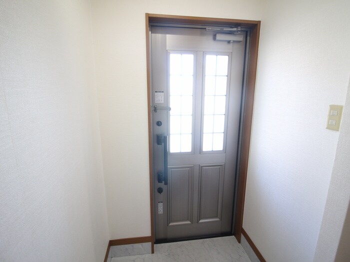 物件内観写真12　(玄関)