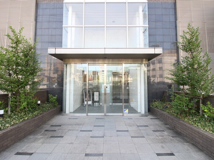 物件外観写真2　(エントランス部分)