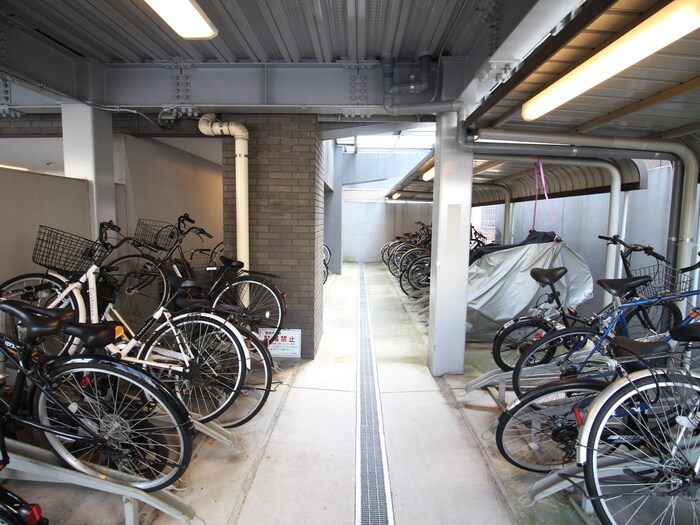 物件外観写真4　(駐輪場)