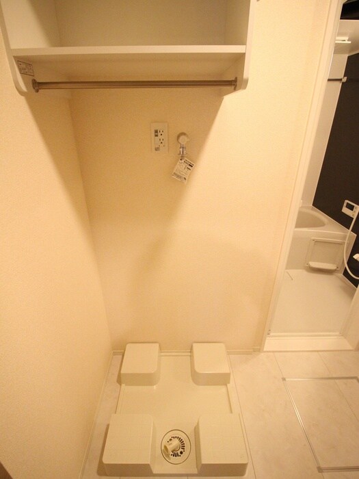 物件内観写真15　(洗濯機置場)