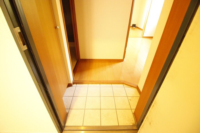 物件内観写真15　(玄関)