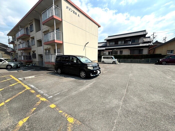 物件外観写真5　(駐車場)