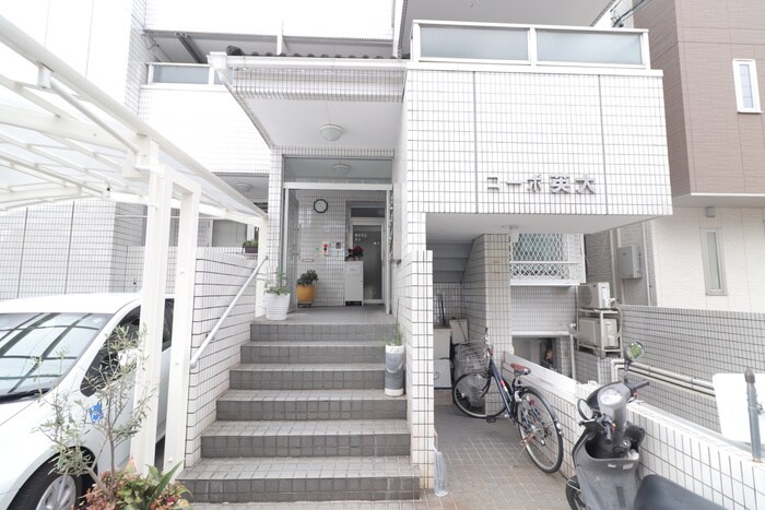 物件外観写真4　(エントランス部分)