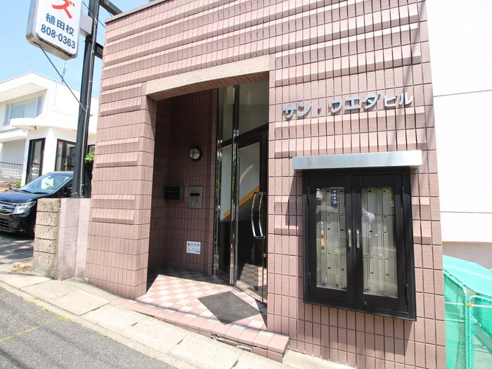 物件外観写真2　(エントランス部分)