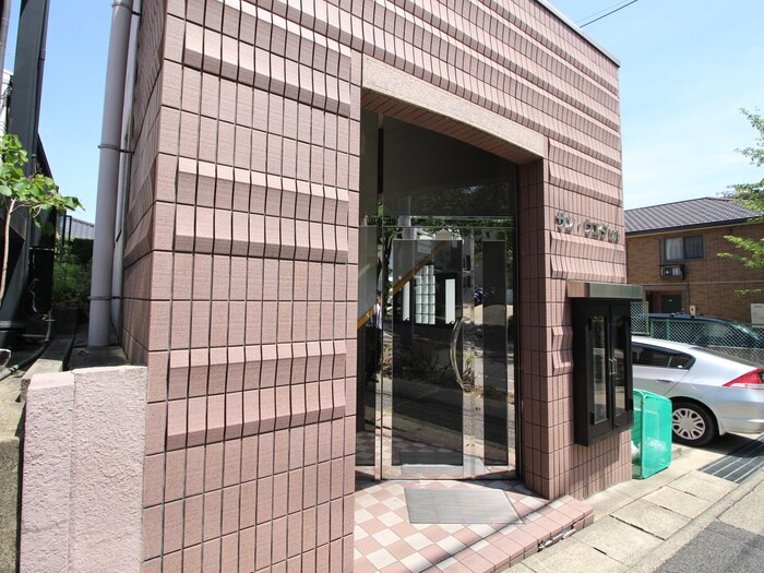 物件外観写真3　(エントランス部分)