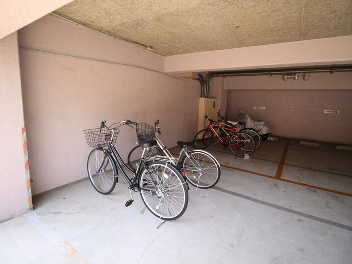 物件外観写真4　(駐輪場)
