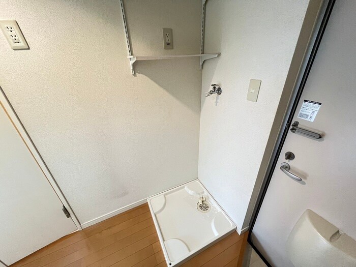 物件内観写真15　(洗濯機置場)