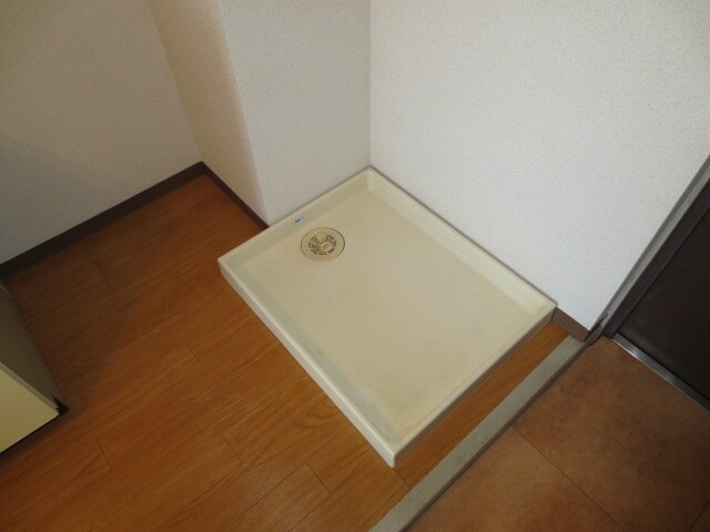 物件内観写真16　(洗濯機置場)