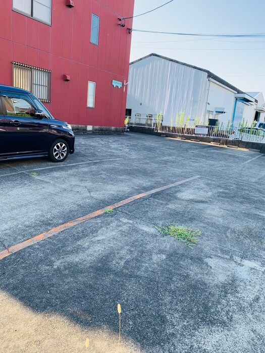 物件外観写真3　(駐車場)