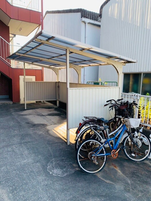物件外観写真4　(駐輪場)