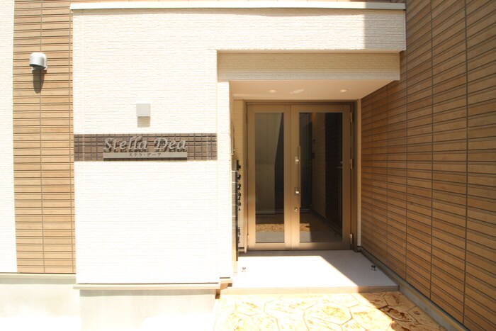 物件外観写真5　(エントランス部分)