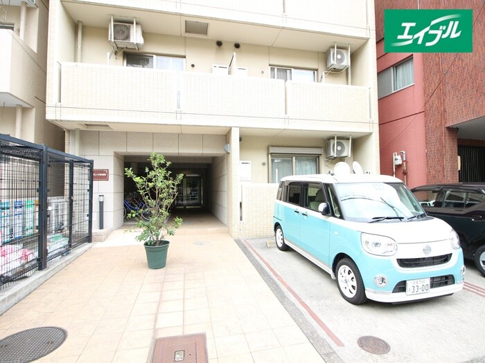 物件外観写真2　(駐車場)