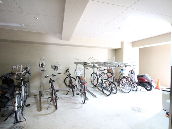 物件外観写真6　(駐輪場)