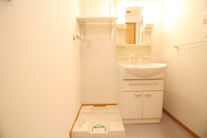 物件内観写真12　(洗濯機置場)