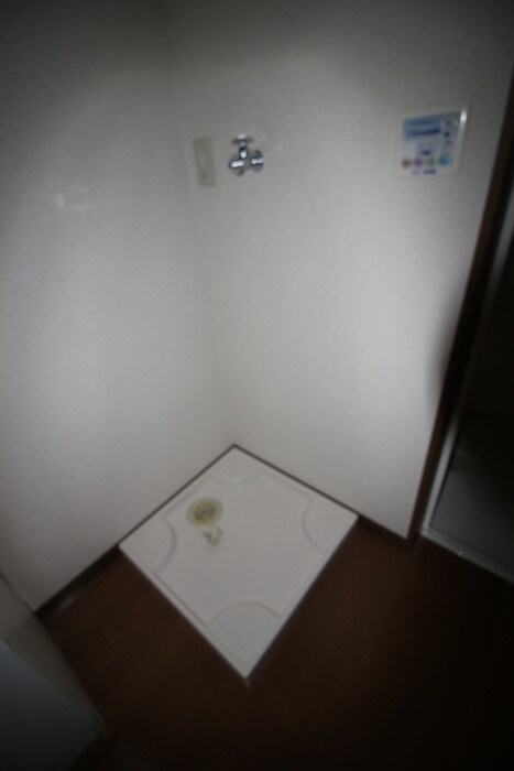 物件内観写真8　(洗濯機置場)