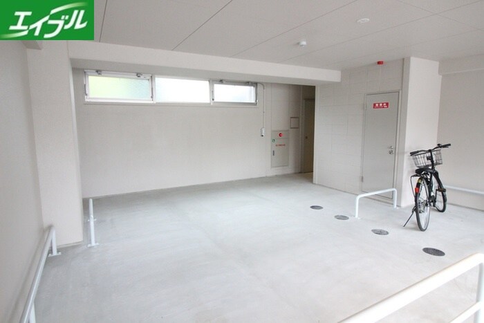 物件外観写真5　(駐輪場)