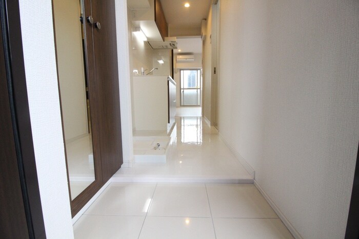 物件内観写真13　(玄関)