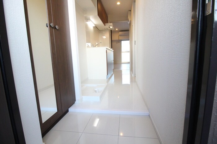 物件内観写真13　(玄関)