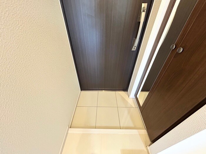 物件内観写真16　(玄関)