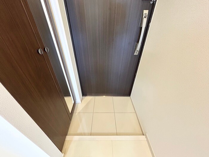 物件内観写真16　(玄関)