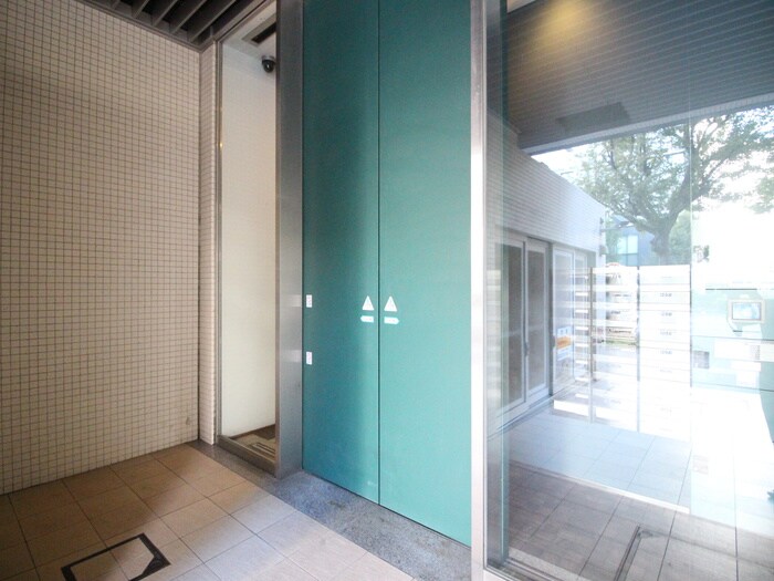 物件外観写真5　(エントランス部分)