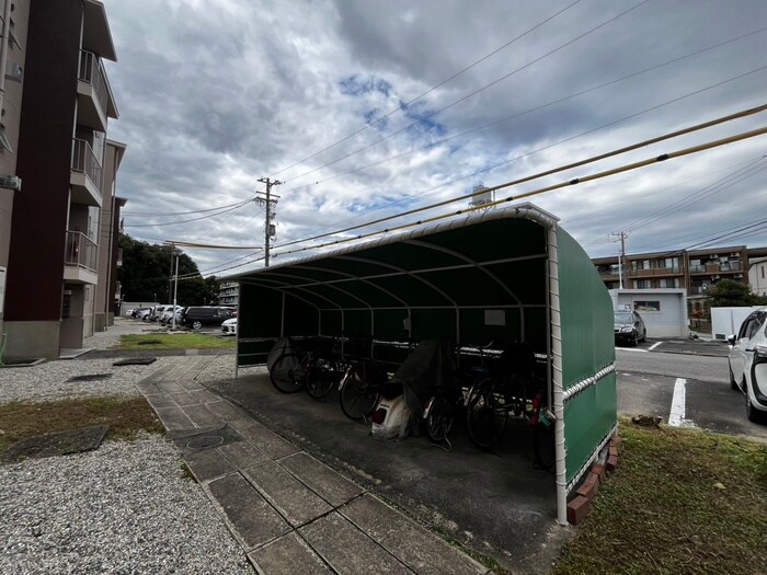 物件外観写真3　(駐輪場)