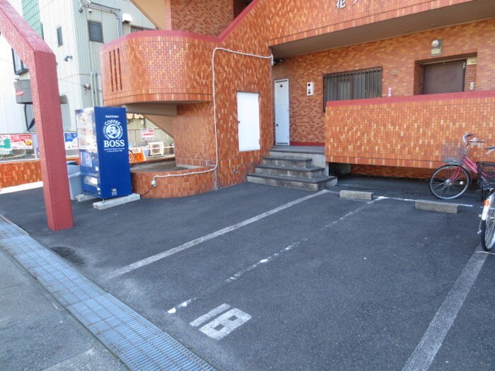 物件外観写真3　(駐車場)