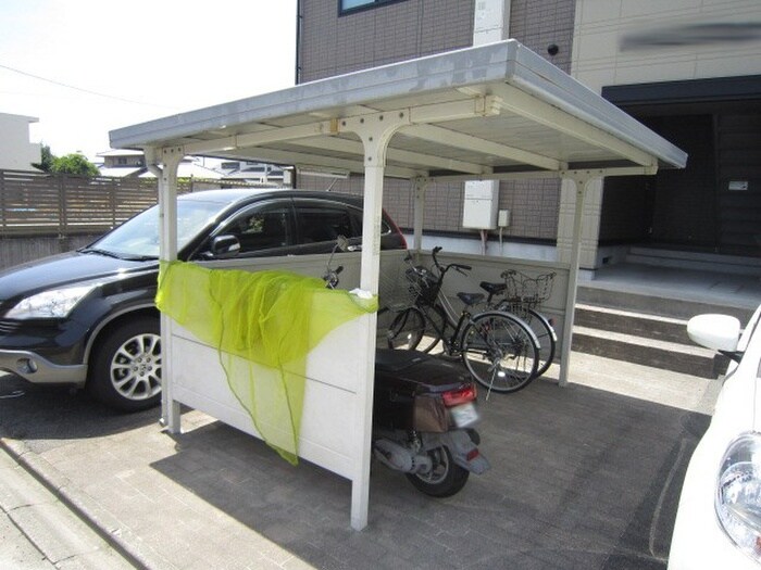 物件外観写真3　(駐輪場)