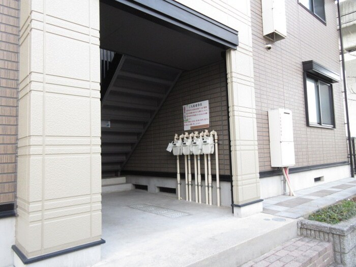 物件外観写真6　(エントランス部分)