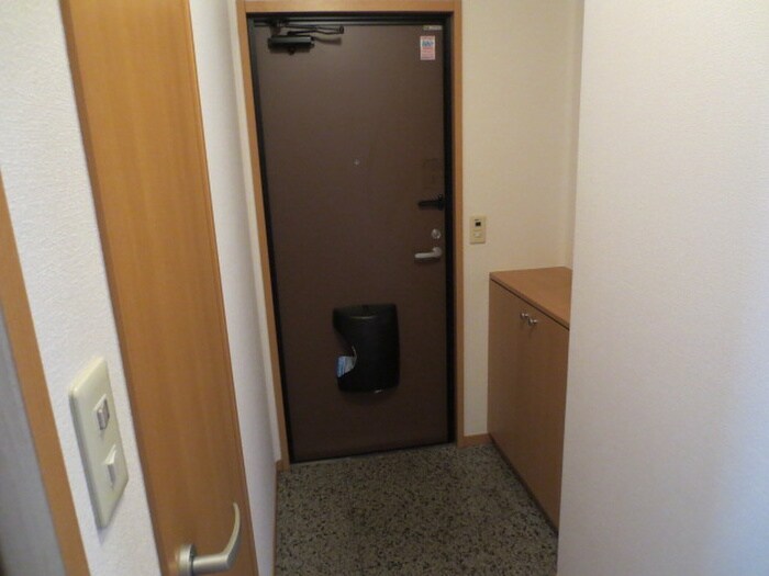 物件内観写真11　(玄関)