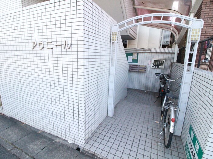 物件外観写真3　(エントランス部分)