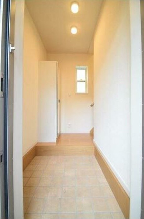 物件内観写真17　(玄関)