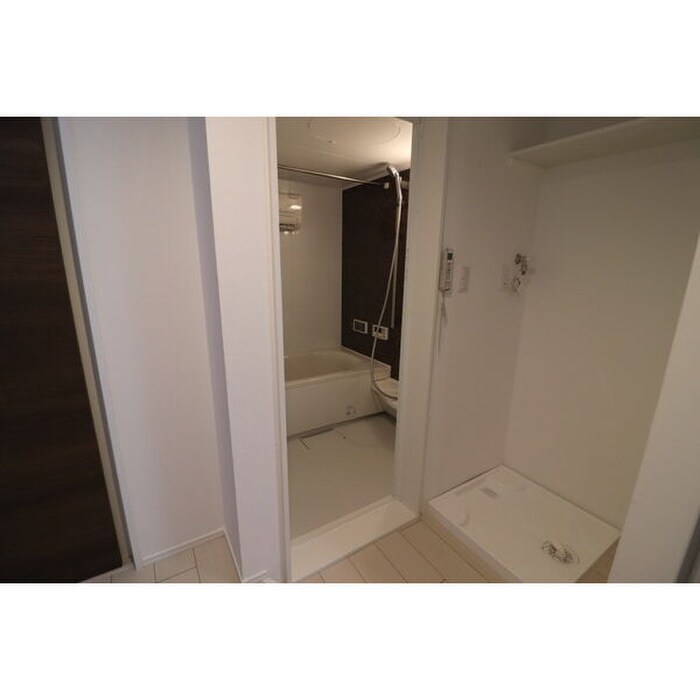 物件内観写真11　(洗濯機置場)