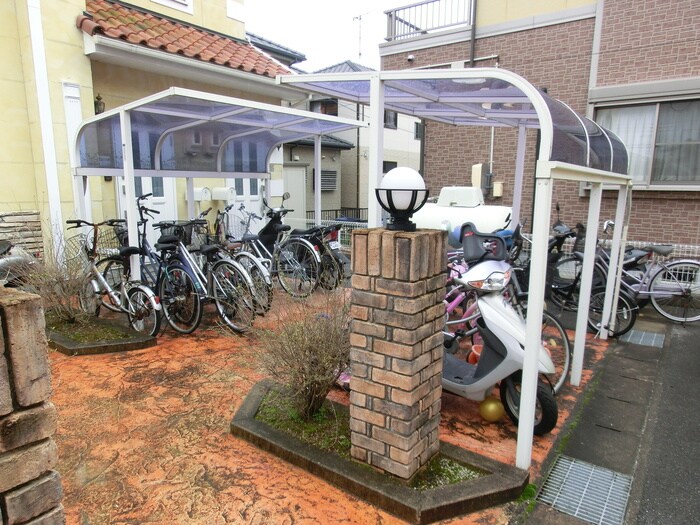 物件外観写真3　(駐輪場)