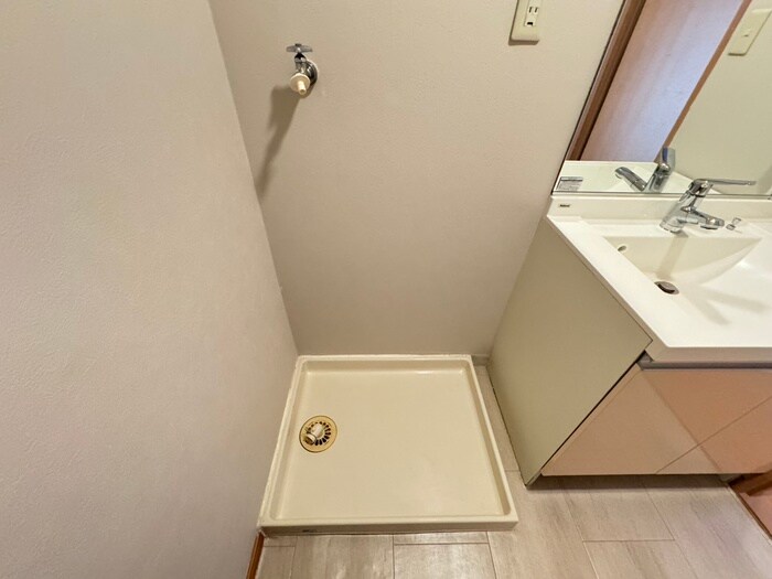 物件内観写真16　(洗濯機置場)