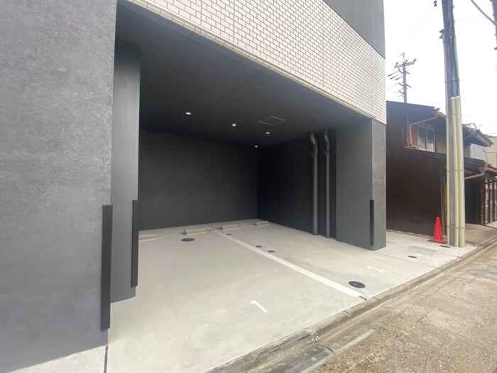 物件外観写真3　(駐車場)