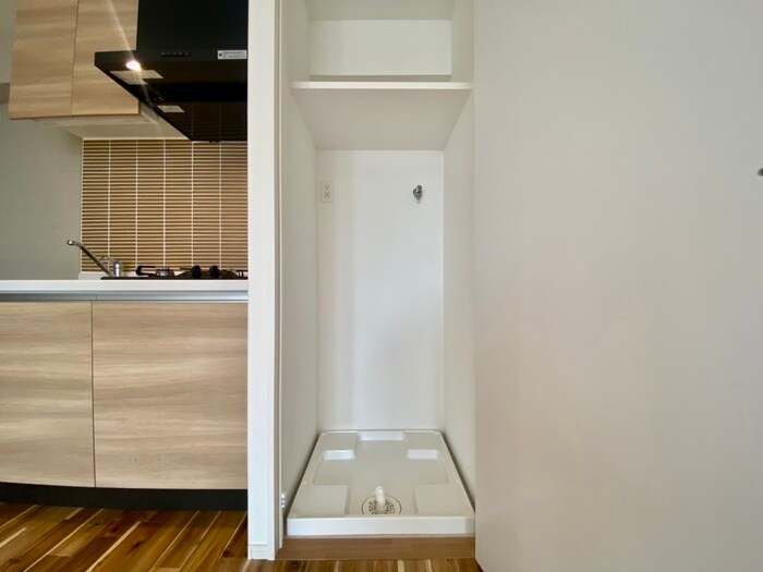 物件内観写真16　(洗濯機置場)