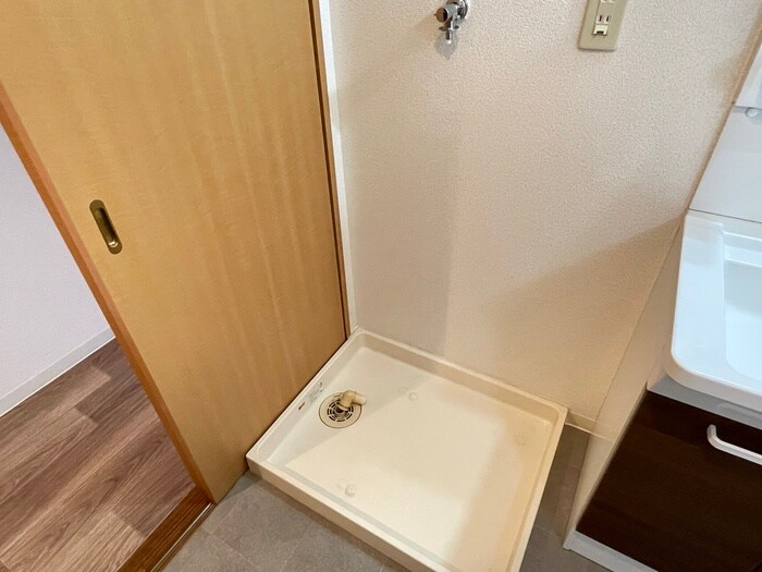 物件内観写真12　(洗濯機置場)