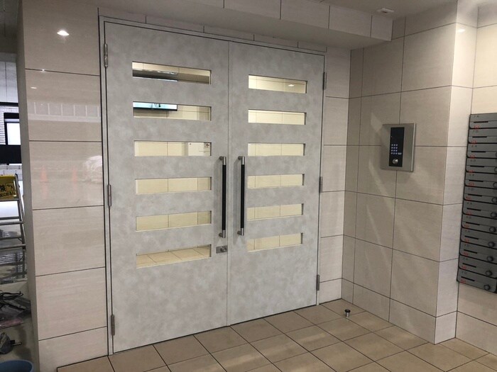 物件外観写真2　(エントランス部分)