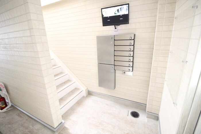 物件外観写真4　(エントランス部分)