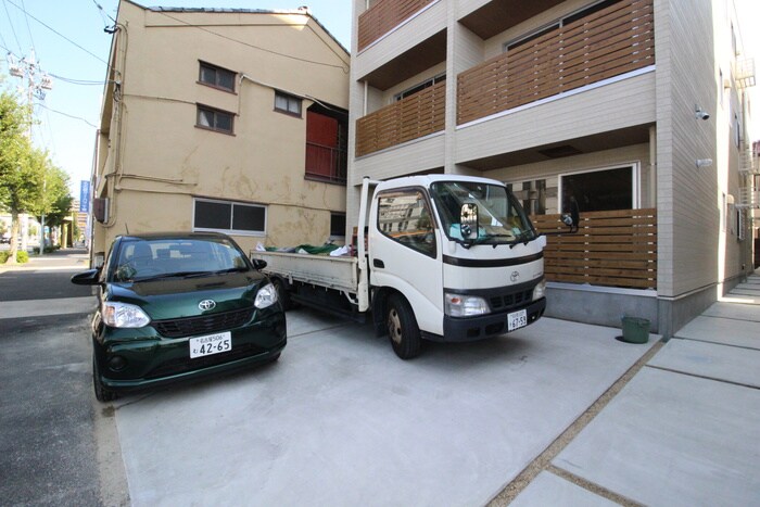 物件外観写真6　(駐車場)