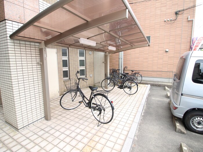 物件外観写真6　(駐輪場)